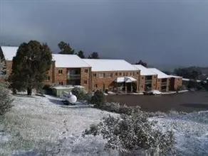Acacia Snowy Motel - Image 2