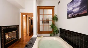 Riverboat Suites - Image 3