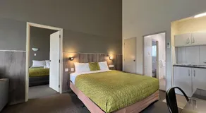 Airport Manor Inn - Image 3