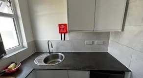 CM - Studio Apartment, Parking, Seating Area, kitchenette, Contractors, relocators, Drs - Image 5