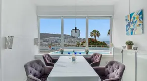 Studio avec terrasse, internet haut débit et piscine | Vue ville - Image 3
