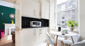 Newly renovated stunning apartment in Stockbridge - Image 2