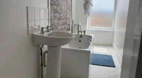 Zikach Apartment Near to Glasgow Airport - Image 2