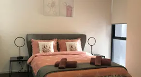 Elegant Design 2 Bed 2 Bath Apartment In Liverpool - Image 2