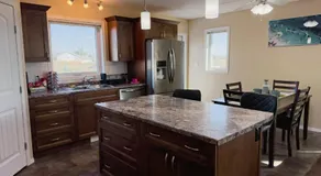 Spacious 4BR with King Suite - Garage - Netflix - Image 4