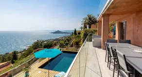 Sea-view villa for 8 guests with heated pool - Image 3