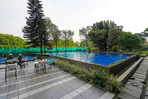 OYO Life 92774 The Edge Apartment By My Home - Image 4