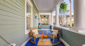 Southern Charmer-Historic District Downtown-Front Porch-Walk Score 90!!- FREE Private Parking-1 Min Walk to Forsyth Park - Image 3