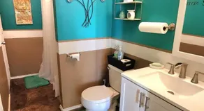 Comfortable Queen Bedroom with workspace - Image 2