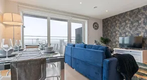 Elegant 2BR flat on 20th floor near many attractions - Image 3