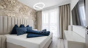 Corvin 5 Stars Luxury Apartment with Free Parking - Image 2