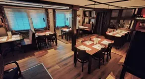 Roastineer Hotel - Image 2