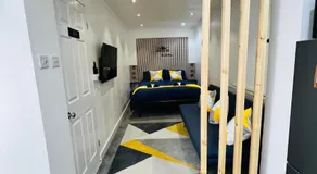 AeroSuites Luton - SHARED AND PRIVATE Accommodations mins from Luton Airport,FREE selected Breakfast,Adults Only,FREE Parking subject to availability and reservation only, Whats Up number required, Late Self Check In and Out by request only - Image 3