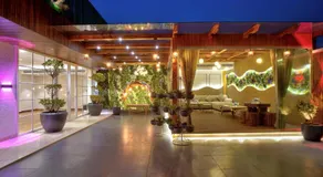 Newly Built Gold The Royal With Rooftop Restaurant - 2Mins Walk From New Delhi Rail Station & 5Mins from Connaught Place - Image 5