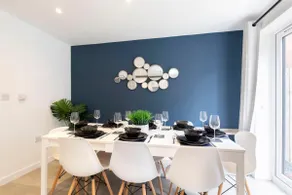 Modern 4 Bedroom 4 Bathroom Home in Cheltenham - Image 3