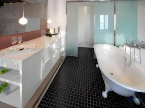 Riva Luxury Suites - Image 4