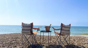 Stunning 2 Bed Apartment Sea Views and Parking - Image 4