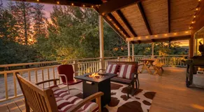 Maple Leaf Lodge by NW Comfy Cabins - Image 4