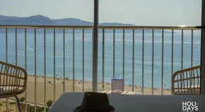Holidays P14 Sea View - Image 3