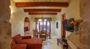 5 Bedroom Farmhouse with Private Pool & Views - Image 4