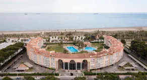 Apartamento con terraza, vistas al jardín y piscina, junto a playa y golf - Image 4