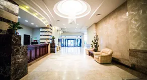 Grand Hotel - Image 2