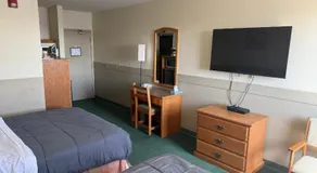 Wheatland Hotel - Image 2
