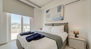 Beautiful Modern Penthouse with Pool and Sea View - Image 2