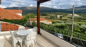 Casa vacanze 'Casa Romã' con vista sulle montagne, terrazza privata e Wi-Fi - Image 4