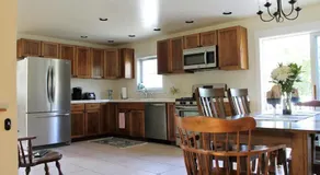 Pine and Sea Beach Retreat - Image 4