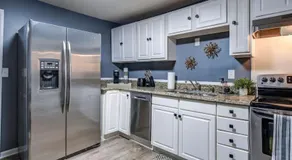 Charming 2 Bedroom Home by Founder's Park - Image 2