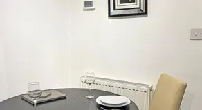 1 Bed Central Grantham - Sleeps 4 - Garden - Amaya Two - Free Gym Access - Image 3