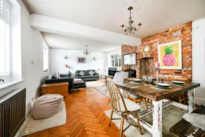 3-Bedroom Home with Garden & Free Parking Near Stansted Airport - Image 3