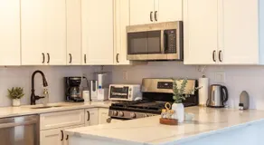Spacious Home Near NYC&Metlife w private parking - Image 5