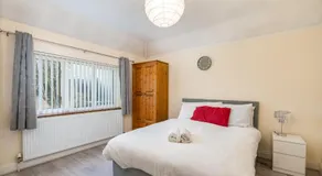 2 Bedroom Family Friendly Central Home - Pass the Keys - Image 2