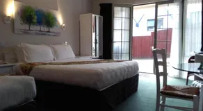 Colonial Lodge Motel - Image 2