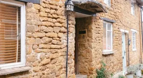 Cosy Cotswolds Cottage with Log Burner, Private Garden, Free Parking, WIFI, near Soho Farmhouse perfect for Families and Business Stays - Image 5