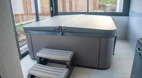 Projecteur sur ma bulle - Studio Viens dans ma bulle avec JACUZZI privé - Image 3