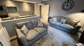 The Globe Apartments and Bedrooms - Image 3