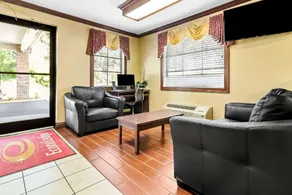 Econo Lodge Russellville - Image 2