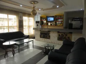 SDM Tavern and Suites - Image 2