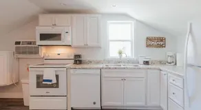 Charming Apt with chic decor Superhost w 5 Stars - Image 3