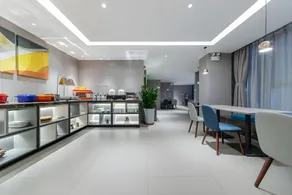 Home Inn Selected Shenzhen Airport - Image 4