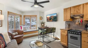 Riverfront, blocks to ski - Mtn Views, Hot Tub at Viking Lodge 217 condo - Image 3