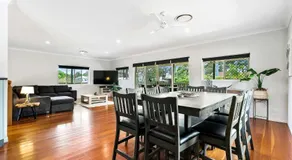 Coastal Bliss - 6 Beds Holiday House - Image 3