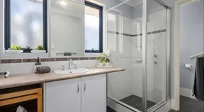 Spacious 4 Bedroom Family Home with FREE Onsite Electric Vehicle Powering Station in the garage, located in the Southwest WA Near all of the local Attractions - Image 2