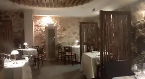Habitación ideada para parejas con Jacuzzi, desayuno romántico y opción de cenas en su restaurante - Image 4