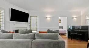 Modern 4bed 3bath home with piano near Universal Studio & Hollywood for 10 - Image 2