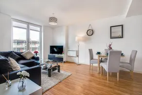 Birmingham City Centre Beautiful Apartment Walking Distance to Bullring Shopping Centre Private Parking - Image 2