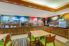 Quality Inn & Suites Sandusky - Image 5